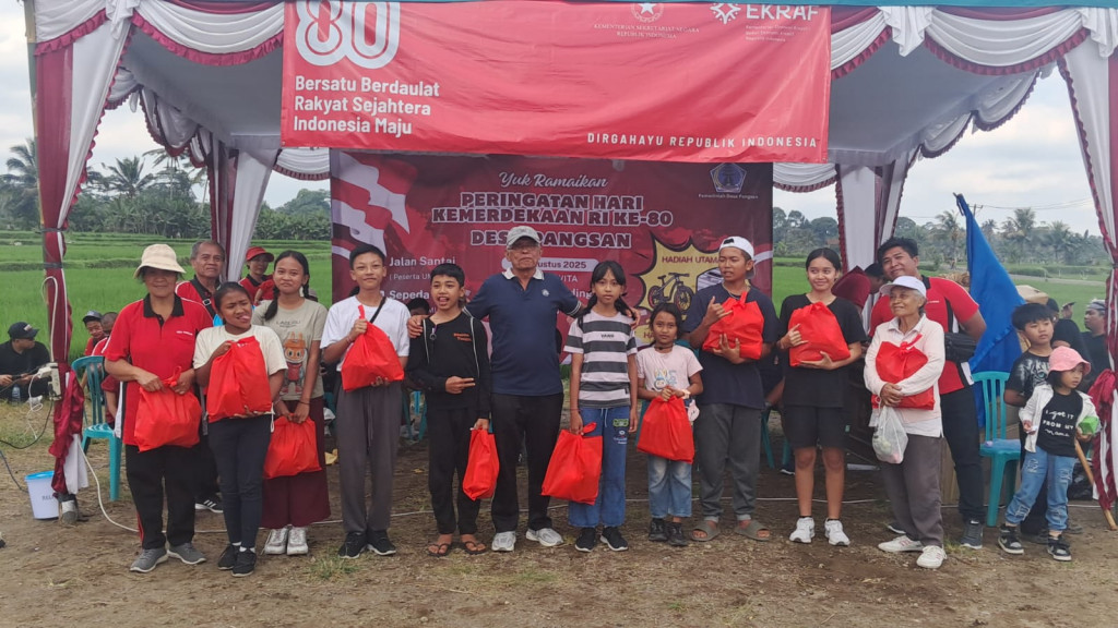 Jalan Santai HUT RI ke-80 : Warga Desa Pangsan Antusias Tunjukkan Nasionalisme Melalui Langkah Kaki